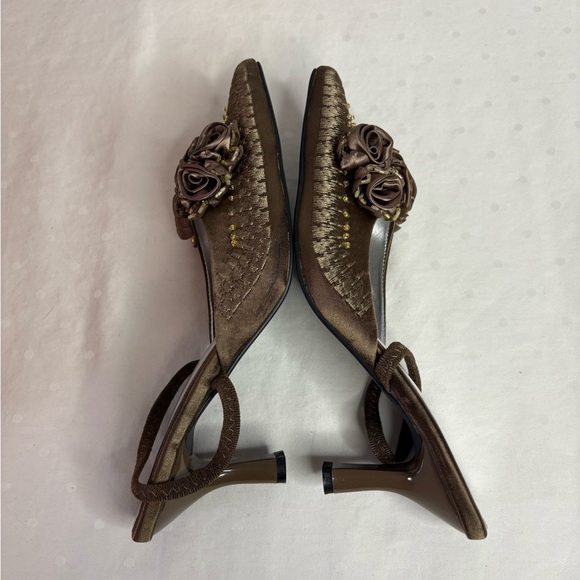 John Fashion Beaded Roses Elegant Slingback Taupe Formal Heels - Picture 6 of 7